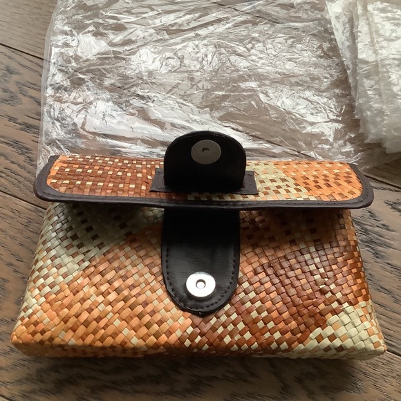 NWOT Cute purse (can be a clutch or shoulder) - Picture 5 of 5